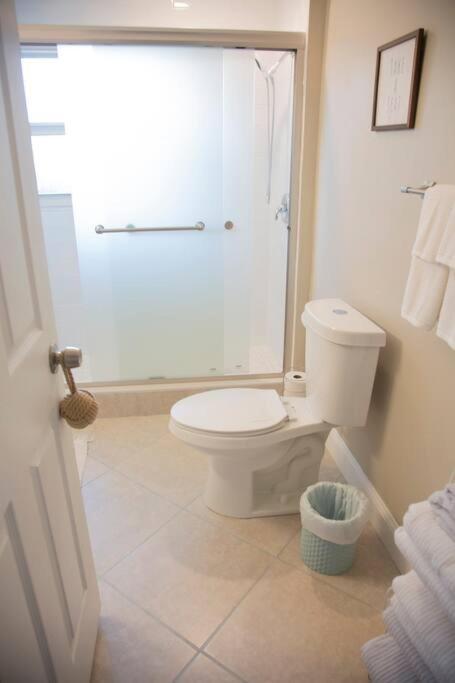 Two Bedroom Ranch With Private Deck Close To Beach 沃思湖 外观 照片