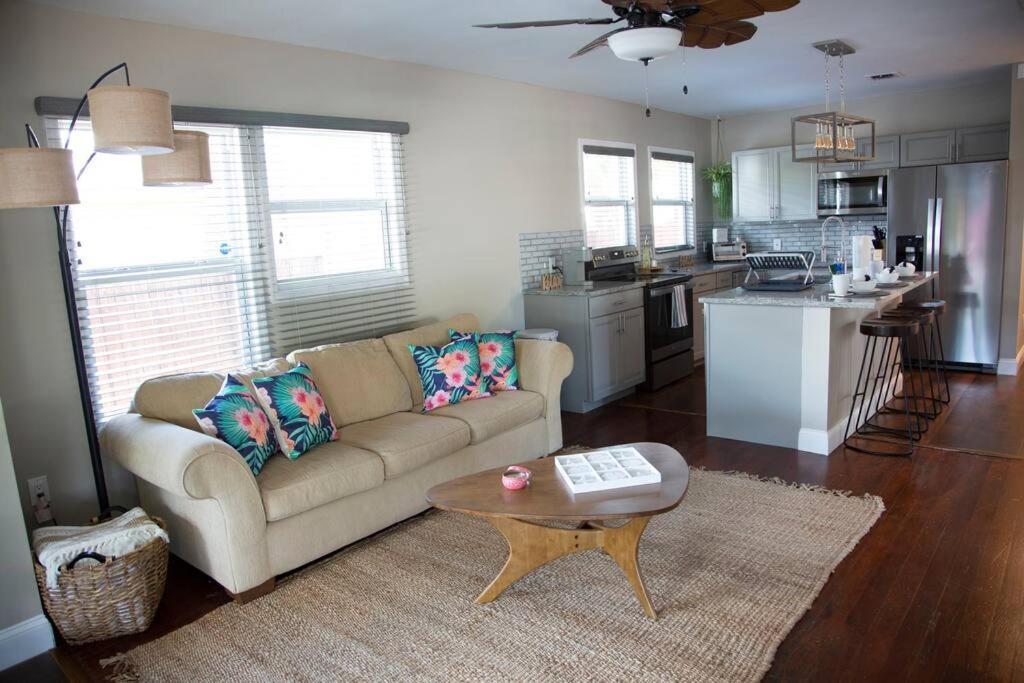 Two Bedroom Ranch With Private Deck Close To Beach 沃思湖 外观 照片