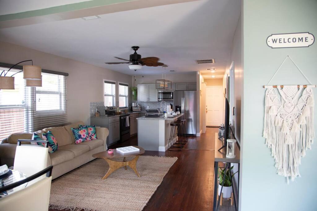 Two Bedroom Ranch With Private Deck Close To Beach 沃思湖 外观 照片