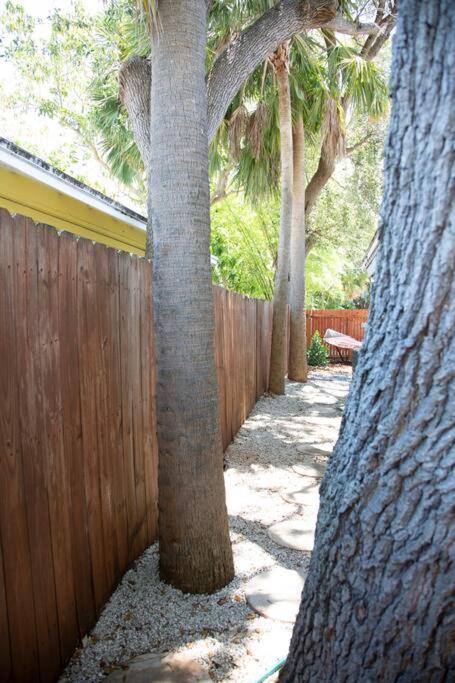 Two Bedroom Ranch With Private Deck Close To Beach 沃思湖 外观 照片